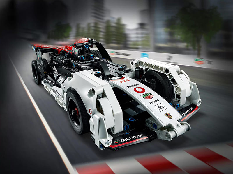 Играй в приложении с конструктором Lego Technic Formula E Porsche 99X Electric 